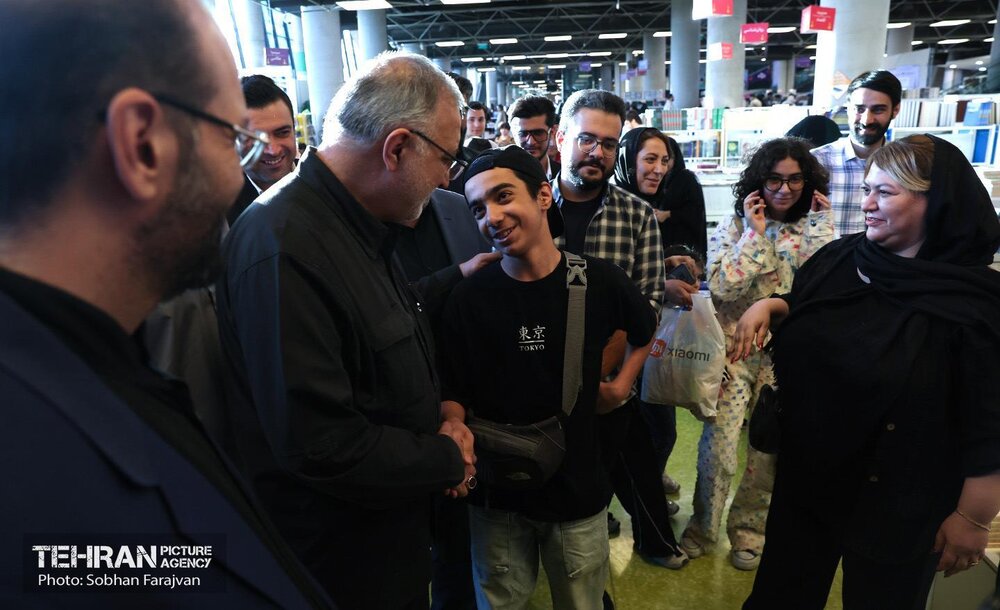 بازدید شهردار تهران از رویداد "اردی‌بهشت کتاب"