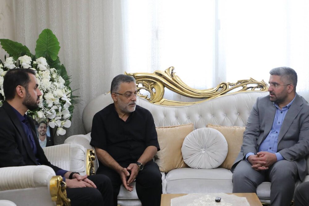 شهردار منطقه ۱۳ با ۱۲ خانواده معظم شهید جنگ تحمیلی سوم دیدار کرد