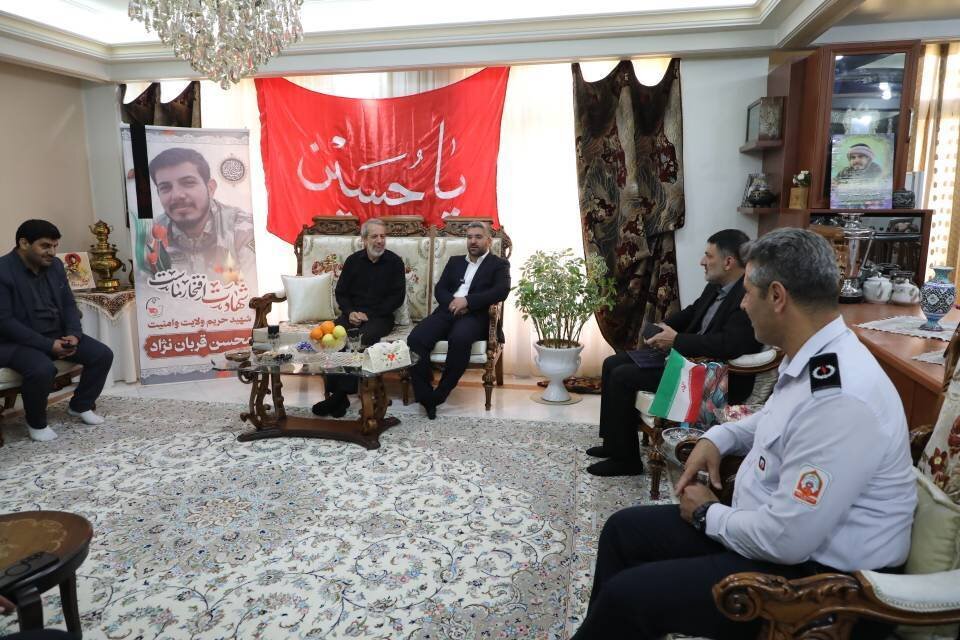 شهردار منطقه ۱۳ با ۱۲ خانواده معظم شهید جنگ تحمیلی سوم دیدار کرد