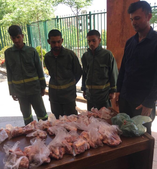  بهره‌مندی ۲۰۰۰ کارگر شهری منطقه یک از پویش نذری گوشت گرم