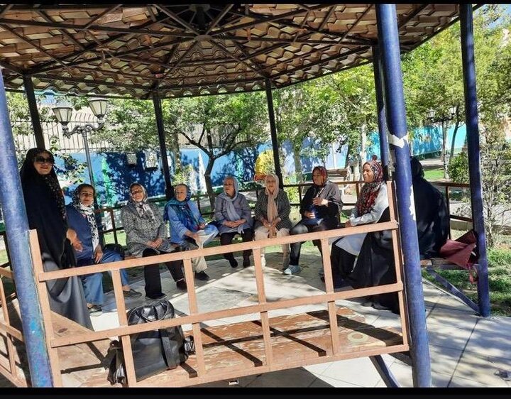 برگزاری کارگاه آموزشی آشنایی با گیاهان دارویی موجود در فضای سبز در بوستان میرزای شیرازی