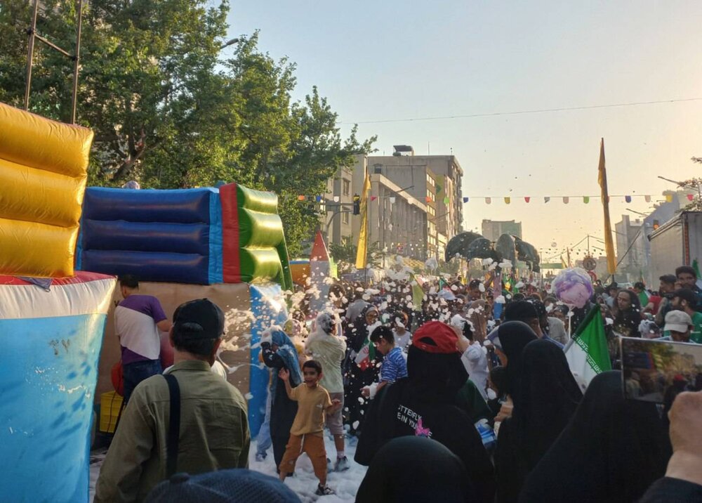 عطر ایوان نجف در خیابانهای تهران/ روایتی از انسجام ملی در یک جشن همدلی