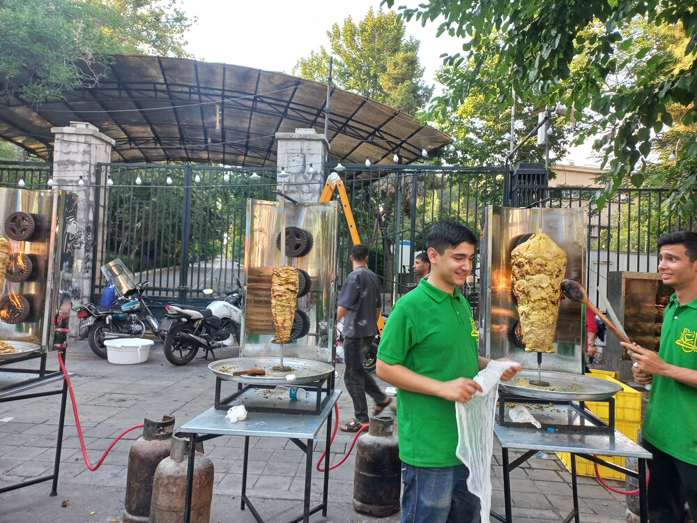 عطر ایوان نجف در خیابان‌های تهران/ روایتی از انسجام ملی در یک جشن همدلی