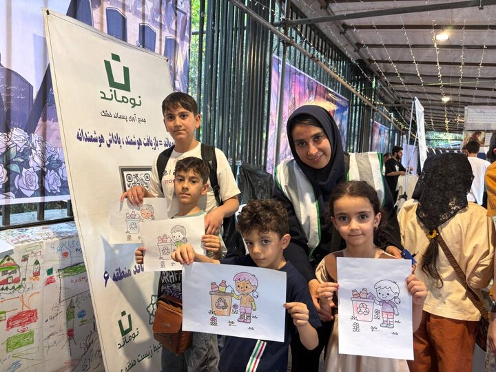 برپایی میز خدمت اداره مدیریت پسماند منطقه ۶ در مسیر جشن عید سعید غدیر خم