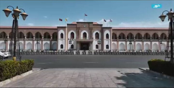 برافراشته شدن پرچم حزب‌الله بر فراز ساختمان بلدیه