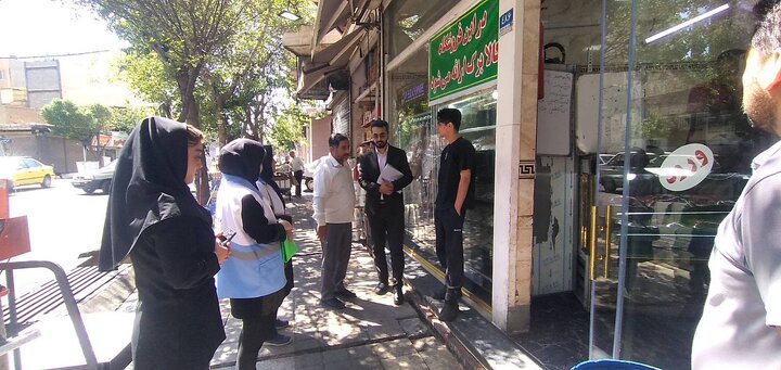 جمع‌آوری موانع و رفع سد معبر واحدهای پروتئینی آلاینده در منطقه ۱۹