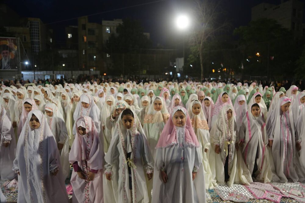 جشن تکلیف دانش‌آموزان دختر منطقه ۱۰ برگزار شد