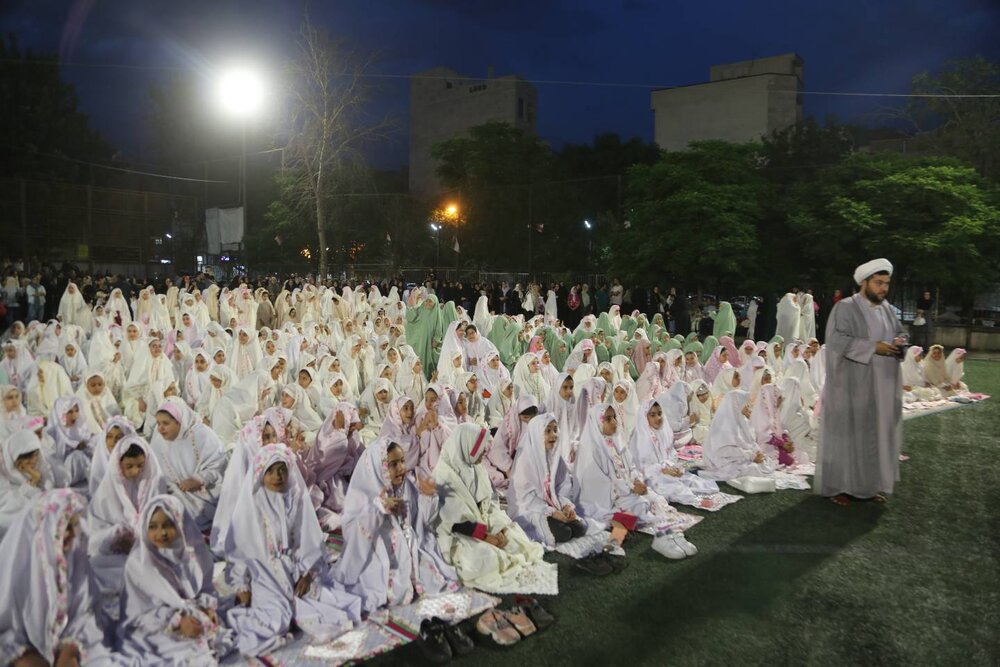 جشن تکلیف دانش‌آموزان دختر منطقه ۱۰ برگزار شد