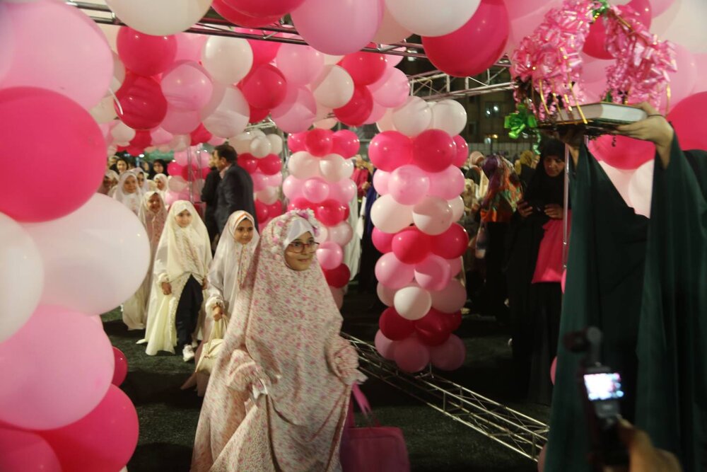 جشن تکلیف دانش‌آموزان دختر منطقه ۱۰ برگزار شد