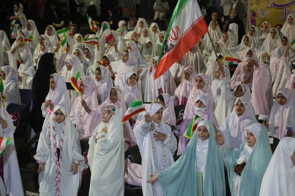 جشن تکلیف دانشآموزان دختر منطقه ۱۰ برگزار شد