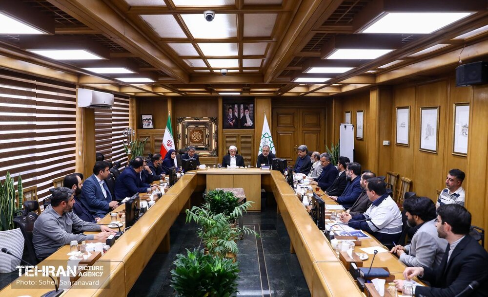 نشست صمیمانه شهردار تهران با معاون اول رئیس‌جمهور