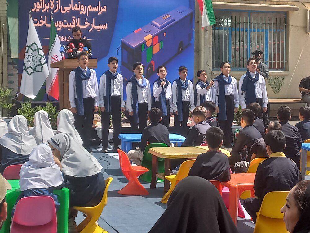 از حیاط مدرسه تا دنیای فناوری/ اتوبوس‌هایی که خلاقیت را به مدارس آوردند