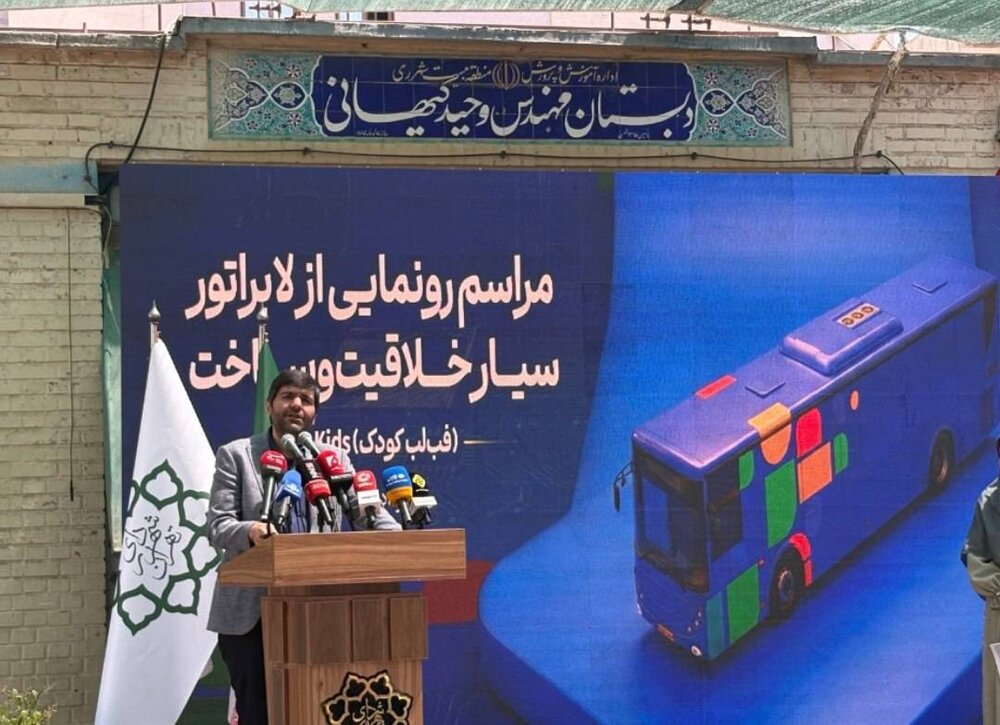 از حیاط مدرسه تا دنیای فناوری/ اتوبوس‌هایی که خلاقیت را به مدارس آوردند