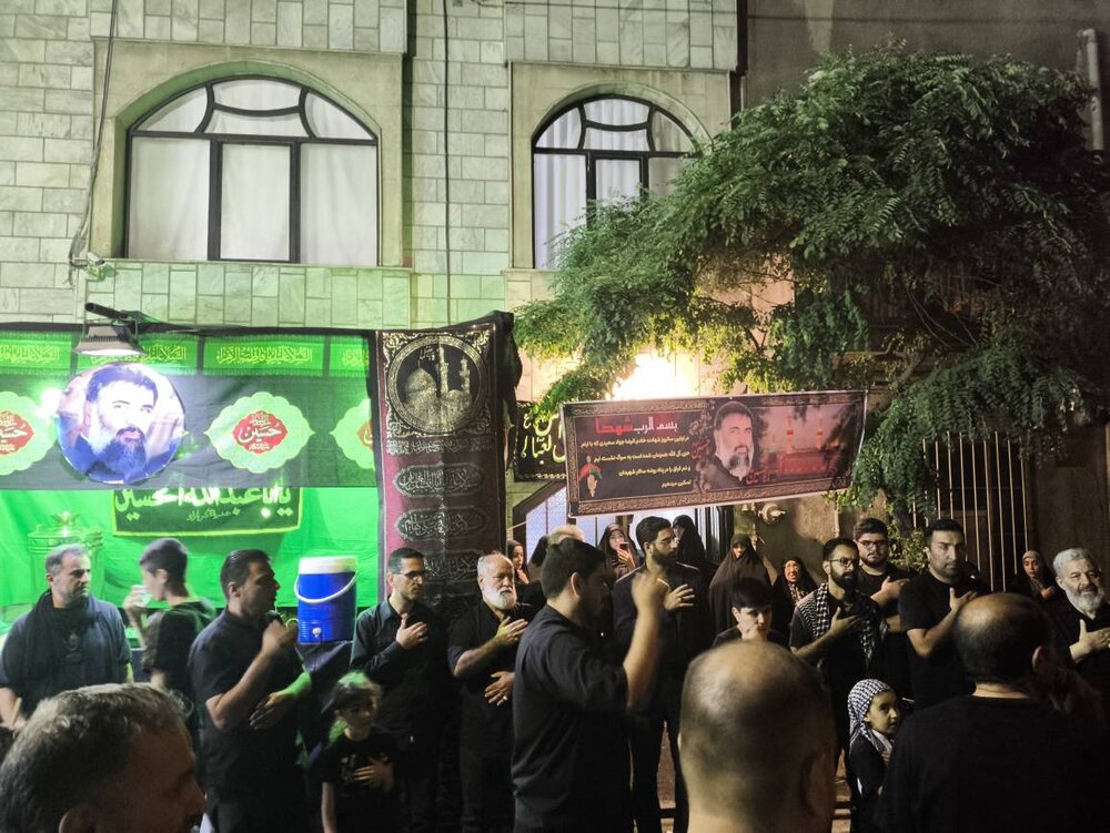 عزاداری شهردار منطقه ۱۰ در منزل شهید جواد سعیدی همزمان با دومین شب محرم