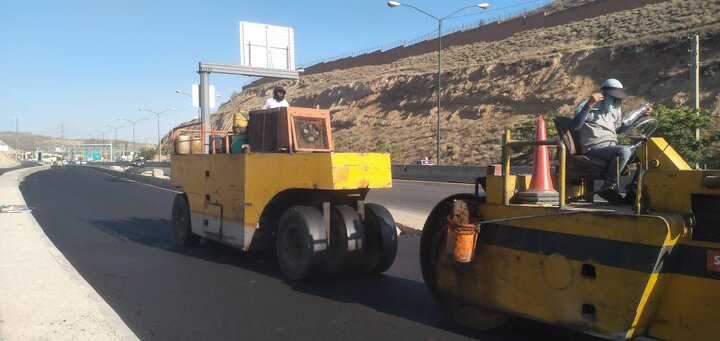تداوم نهضت آسفالت در شریان‌های ارتباطی شمال شرق پایتخت/ اجرای ۴۵۰۰ متر مربع تراش و روکش آسفالت مکانیزه در منطقه ۴
