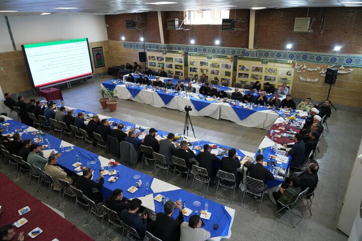 برگزاری جلسه قرارگاه خدمات اجتماعی ایران پیروز با حضور معاونین و مدیران سازمان و مناطق ۲۲ گانه در مرکز درمانی معتادین متجاهر یاورشهر ۹