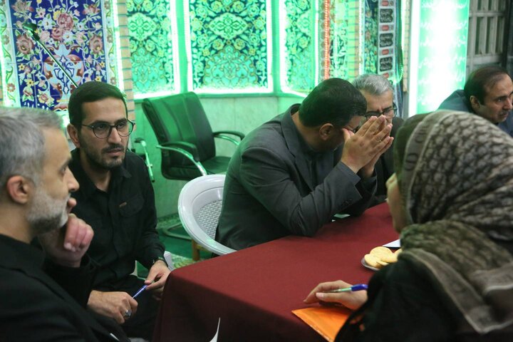 برگزاری میز خدمت مشترک شهرداری منطقه ۱۰ و قوه قضاییه با استقبال شهروندان