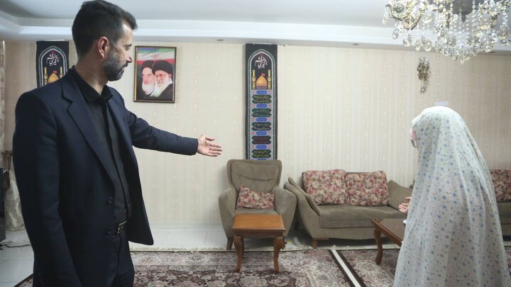 اجرای فاز دوم پویش «خانه‌ها میزبان زائرین»؛ روایت میزبانی مردم منطقه ۱۰ از زائران مراسم وداع و تشییع «رهبر شهید»