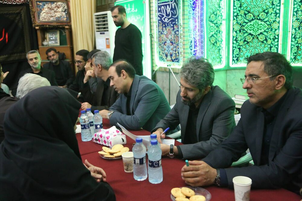برگزاری میز خدمت مشترک شهرداری منطقه ۱۰ و قوه قضاییه با استقبال شهروندان