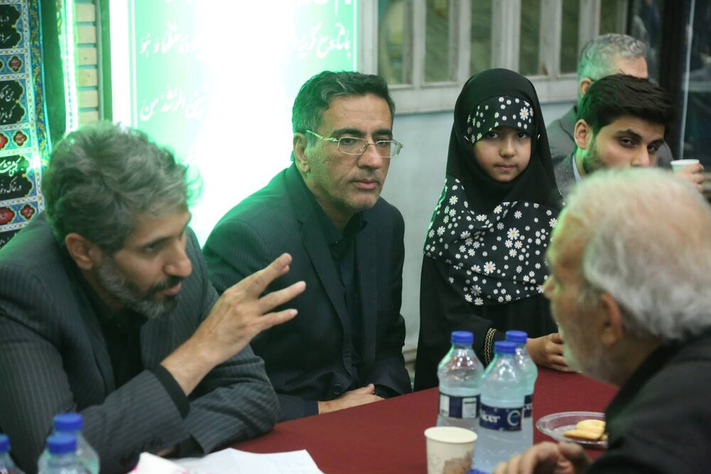 برگزاری میز خدمت مشترک شهرداری منطقه ۱۰ و قوه قضاییه با استقبال شهروندان