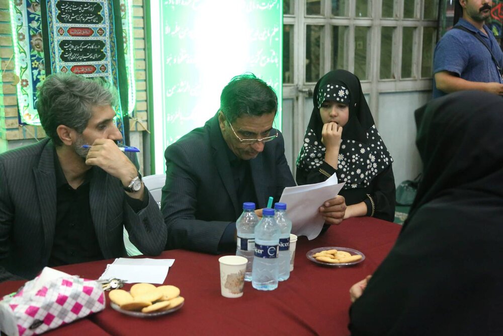 برگزاری میز خدمت مشترک شهرداری منطقه ۱۰ و قوه قضاییه با استقبال شهروندان