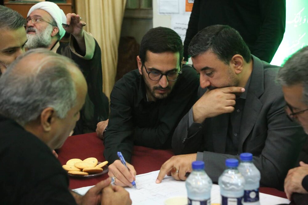 برگزاری میز خدمت مشترک شهرداری منطقه ۱۰ و قوه قضاییه با استقبال شهروندان