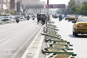  جمع‌آوری نرده‌های ترافیکی در محدوده منطقه ۸ برای آماده‌سازی مسیر آیین تشییع رهبر شهید انقلاب