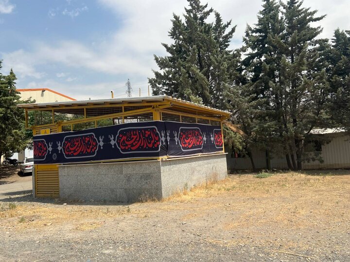 اجرای ۳۰۴۶۰ متر فضاسازی و نصب ۲۴۶۰ متر مربع المان سوگواری در منطقه ۴ برای وداع با رهبر شهید