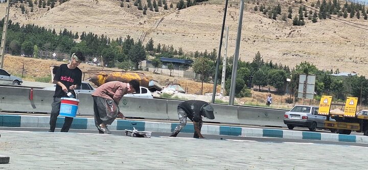 اجرای ۳۰۴۶۰ متر فضاسازی و نصب ۲۴۶۰ متر مربع المان سوگواری در منطقه ۴ برای وداع با رهبر شهید