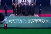 ادای احترام رؤسای قوا و سران کشور به پیکر رهبر شهید انقلاب