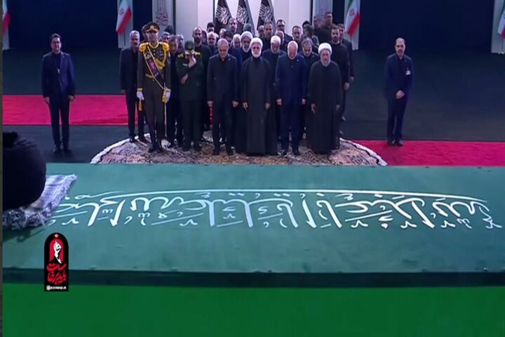 ادای احترام رؤسای قوا و سران کشور به پیکر رهبر شهید انقلاب
