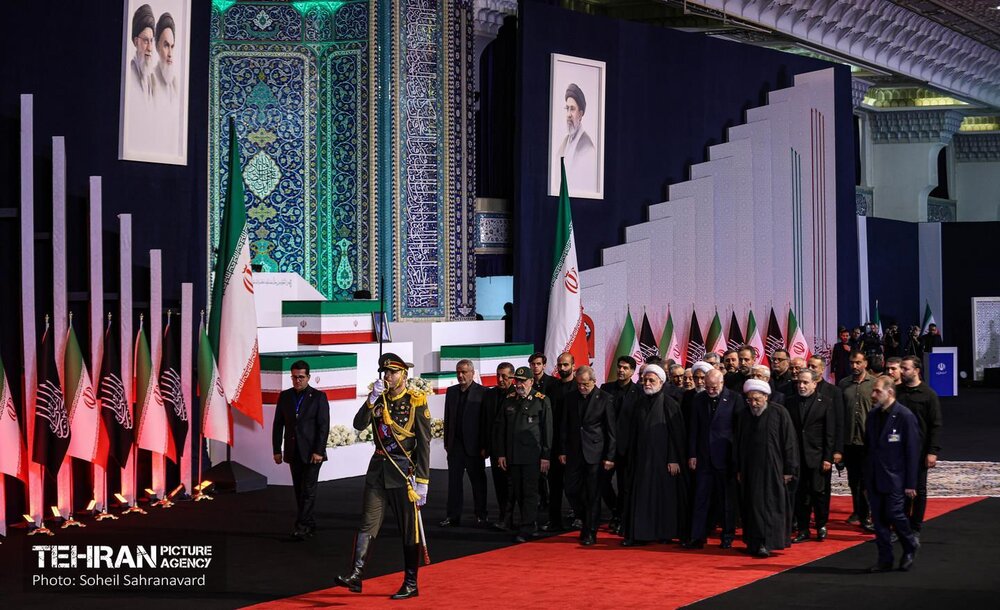 مراسم ادای احترام به پیکر رهبر شهید انقلاب با حضور سران قوا