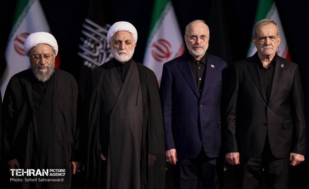 مراسم ادای احترام به پیکر رهبر شهید انقلاب با حضور سران قوا