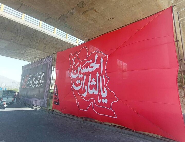 نصب پرچم‌های عزا در ورودی‌های شمال‌غرب تهران
