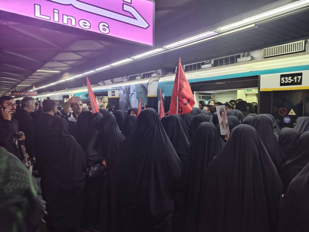 اندوهی عمیق به وسعت یک ملت؛ از پیرمرد عصا به دست تا فریادهای بلند طفلی دبستانی