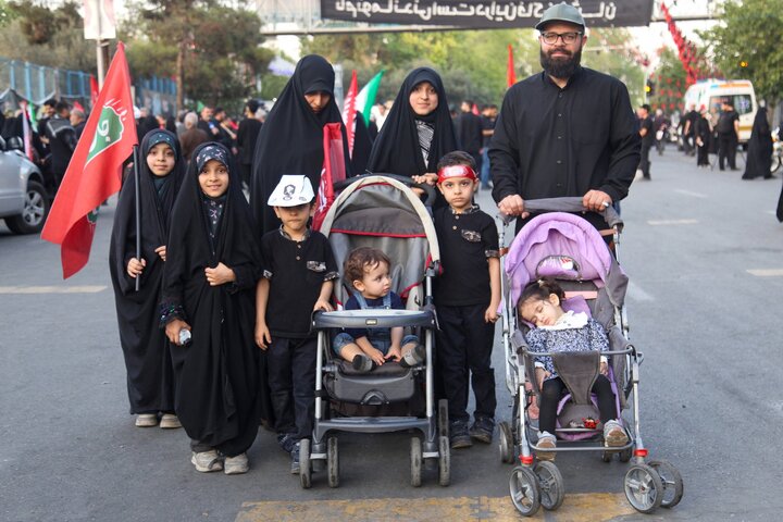 بیش از ۲ هزار خادم در ۱۰۱ موکب مادر و کودک در حال خدمت‌رسانی به زائران هستند/ خدمات‌دهی «همیاران مادر و کودک» در مراسم تشییع و وداع