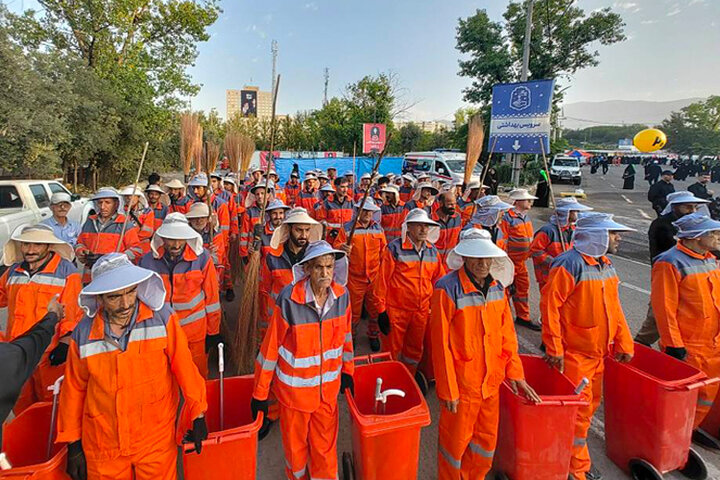 خدمت‌رسانی ۲۴ ساعته شهرداری منطقه ۲ در مراسم وداع پیکر مطهر «امام شهید ایران»
