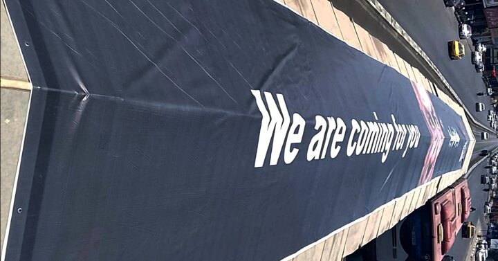 پیام "We are coming for you" بر سقف چهار ایستگاه BRT منطقه ۸ در محدوده مسیر آیین بدرقه