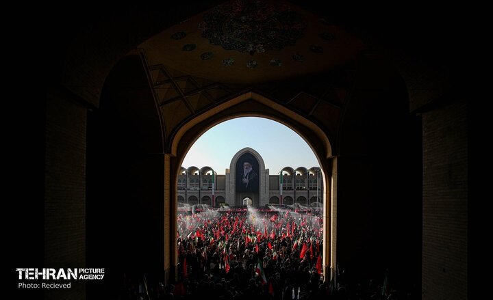 اقامه نماز بر پیکر آقای شهید ایران