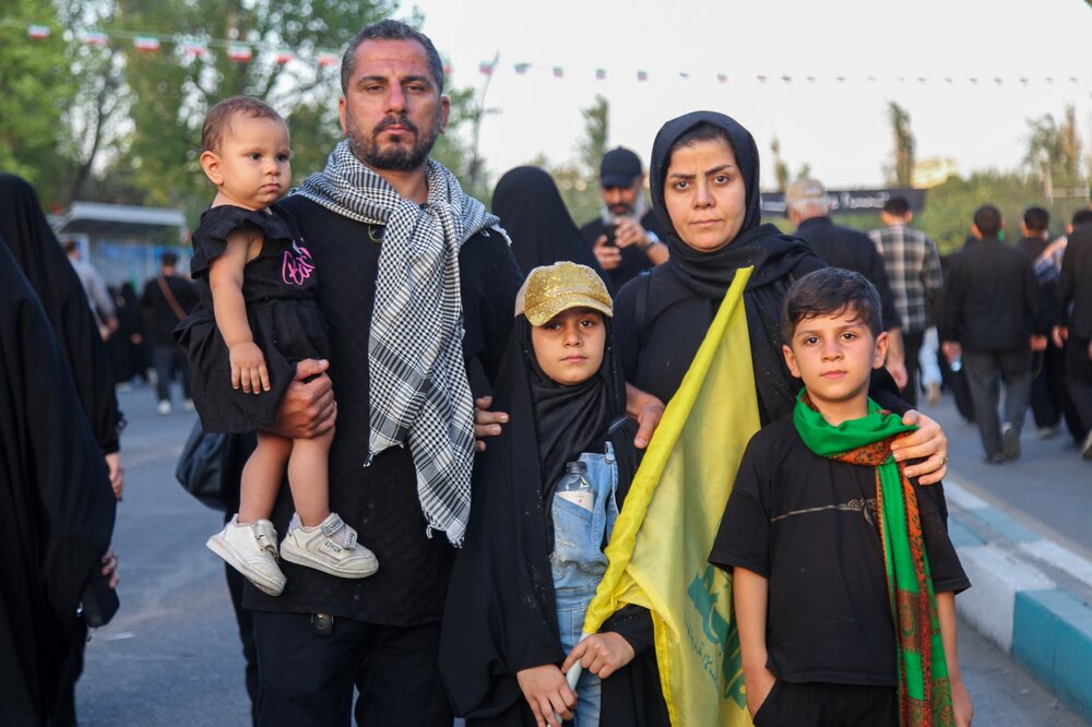بیش از ۲ هزار خادم در ۱۰۱ موکب مادر و کودک در حال خدمت‌رسانی به زائران هستند/ خدمات‌دهی «همیاران مادر و کودک» در مراسم تشییع و وداع
