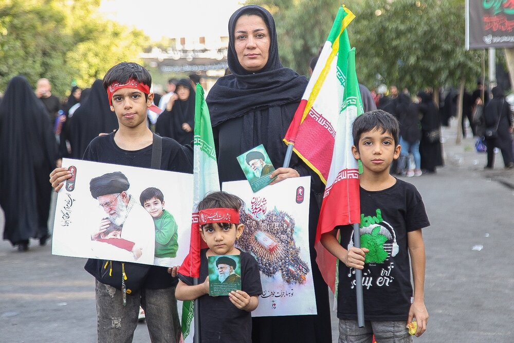 بیش از ۲ هزار خادم در ۱۰۱ موکب مادر و کودک در حال خدمت‌رسانی به زائران هستند/ خدمات‌دهی «همیاران مادر و کودک» در مراسم تشییع و وداع