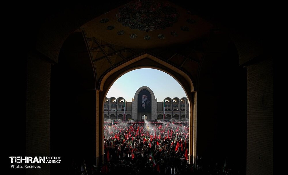 اقامه نماز بر پیکر آقای شهید ایران