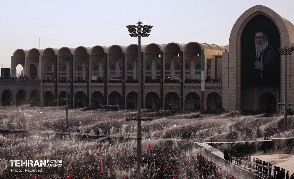 اقامه نماز بر پیکر آقای شهید ایران