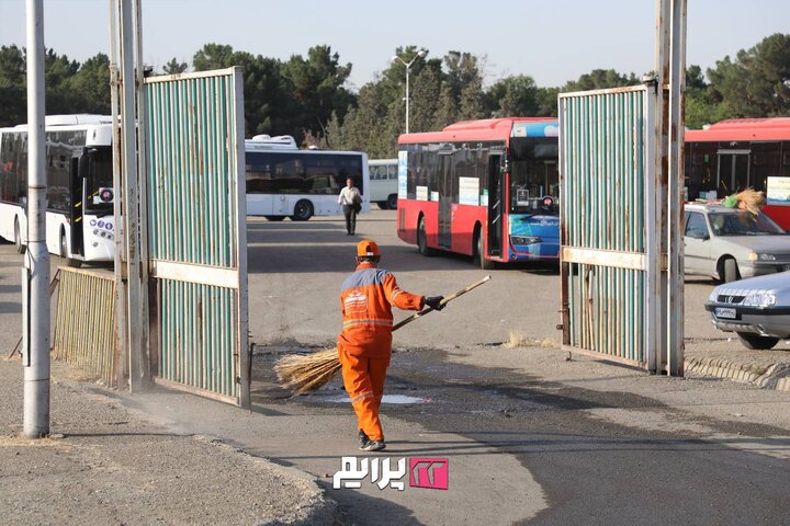 استقرار نیروهای نگهداشت شهری در محدوده ورزشگاه آزادی همزمان با مراسم تشییع پیکر رهبر شهید