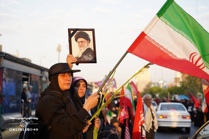  آغاز اجتماع حماسی ملت ایران در محور دماوند، پل خاقانی نخستین ایستگاه بدرقه رهبر شهید 