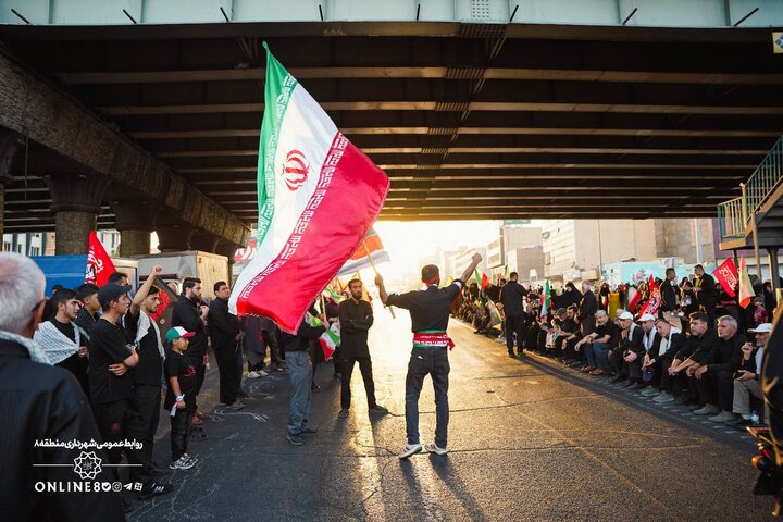  آغاز اجتماع حماسی ملت ایران در محور دماوند، پل خاقانی نخستین ایستگاه بدرقه رهبر شهید 