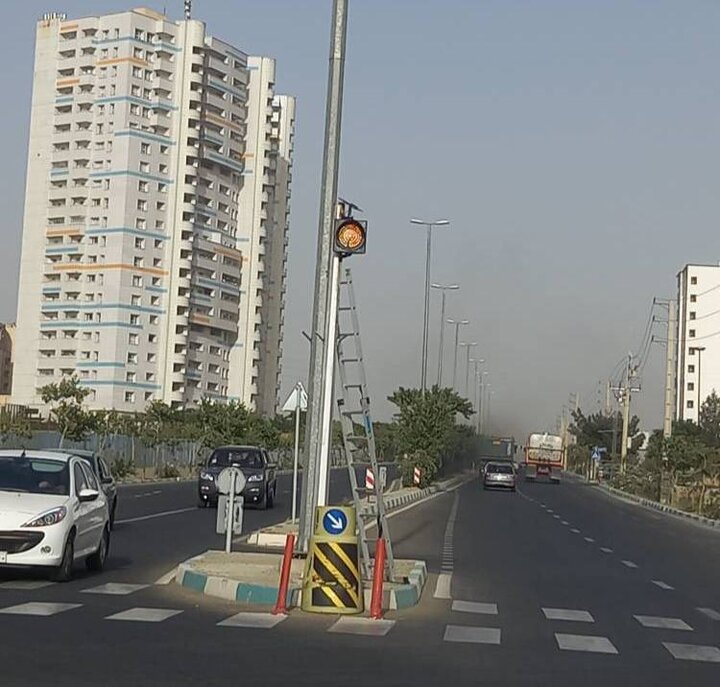 نوسازی چراغ راهنمایی هشدار دهنده معابر غرب تهران