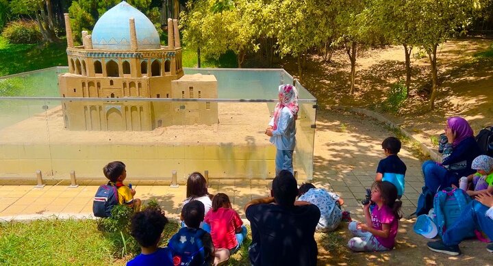 کودکان در باغ موزه مینیاتور منطقه ۸، راویان میراث تاریخی ایران شدند 