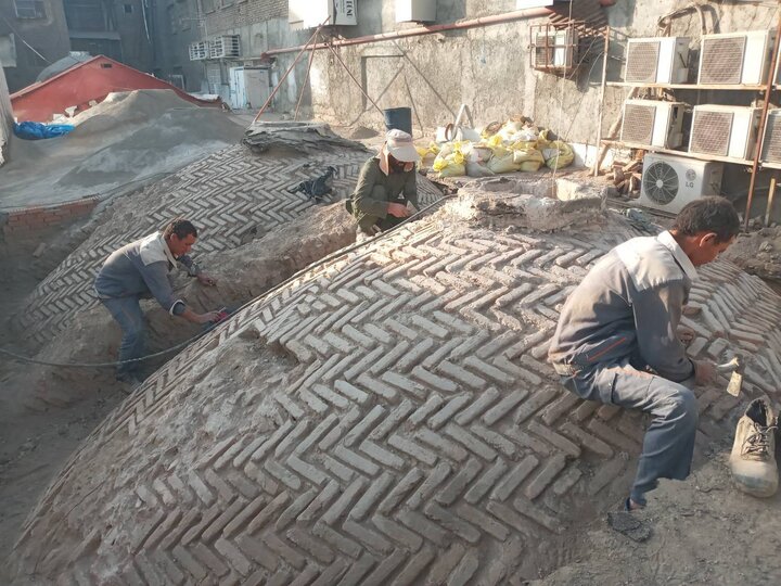 از سبک‌سازی تا اجرای آجرفرش بام بازار حراج غربی