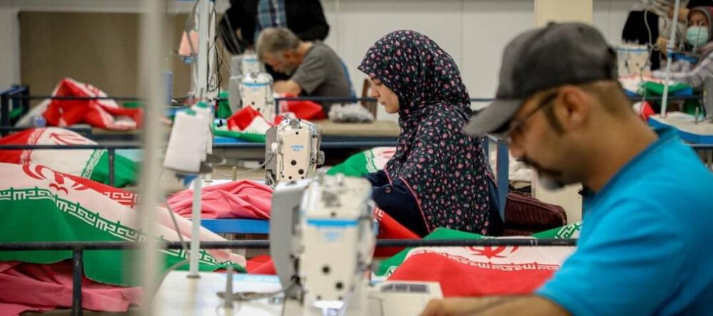 کارآفرینی و زندگی زیر یکی از پلهای تهران/ وقتی چرخهای خیاطی، غمهای محله را میدوزد